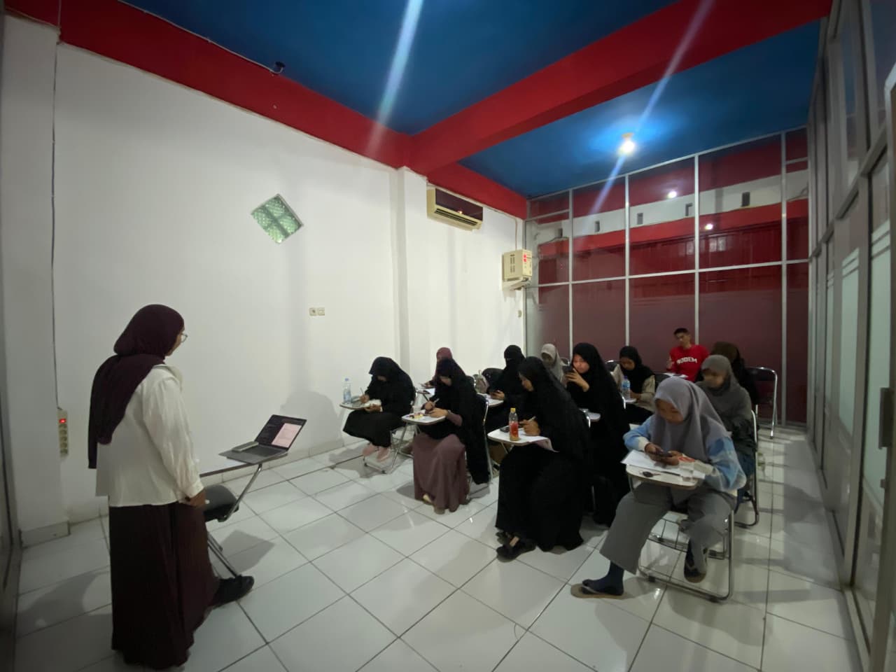 Suasana Pembelajaran di TIEC-ID